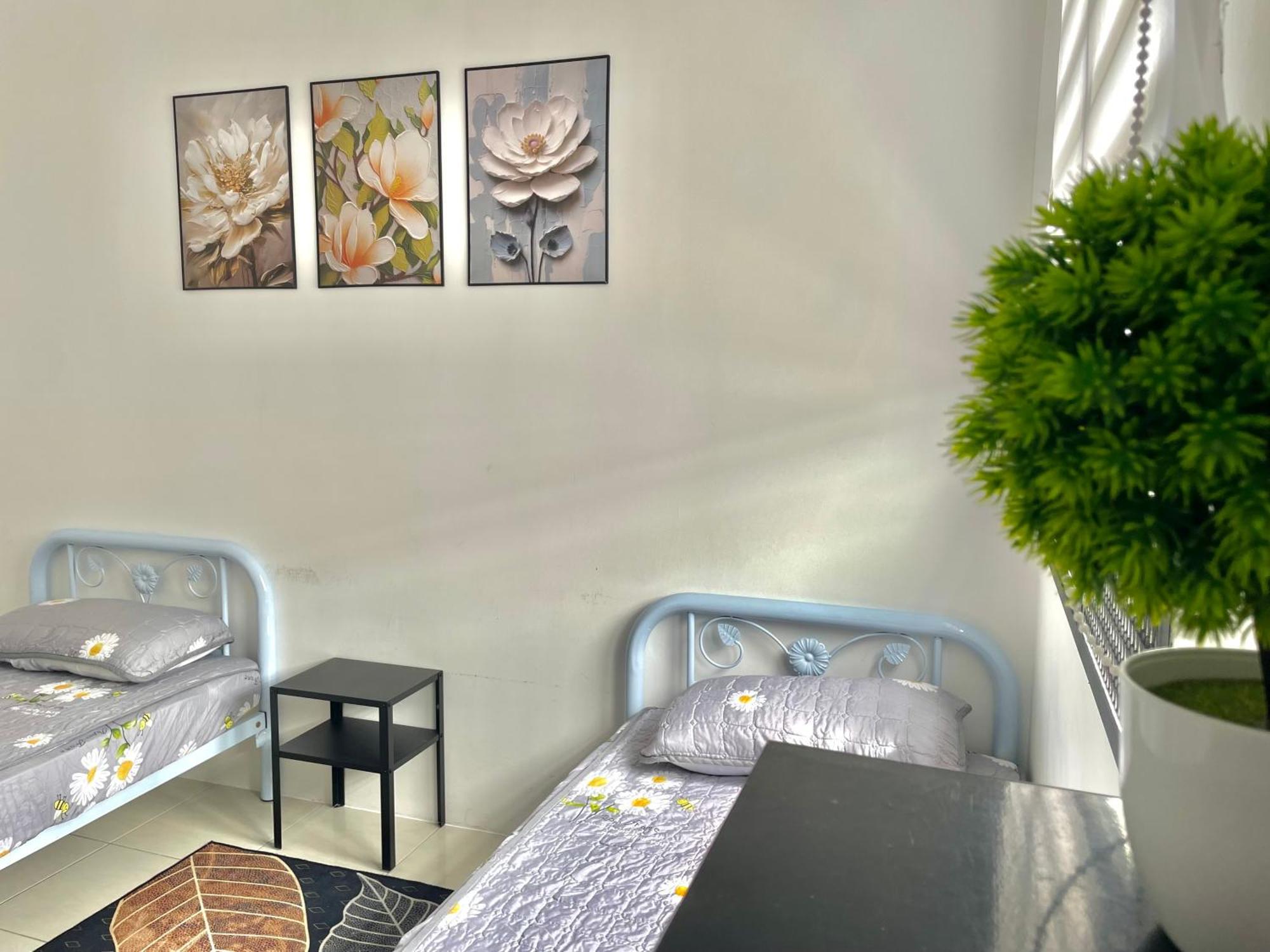 Hanan Homestay Klebang Ipoh With A View Of Mount Korbu, For Musl!M Only!! Экстерьер фото